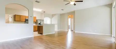 4th image of 2785 Embassy Rd