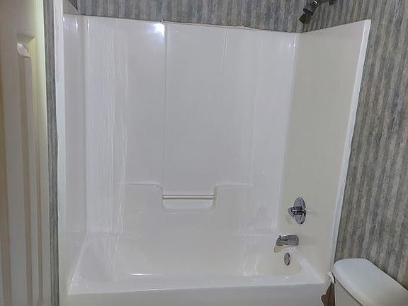 5th image of 401 Katie Dr