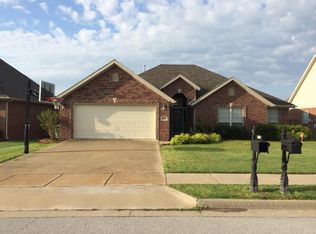1708 W Cottonwood St, Rogers, AR 72758
