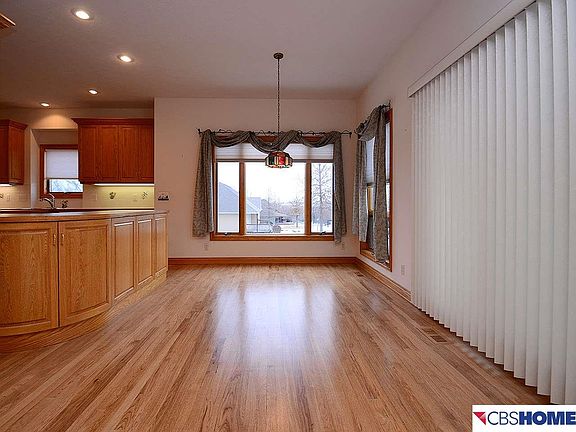 4th image of 16459 Crestfield Dr