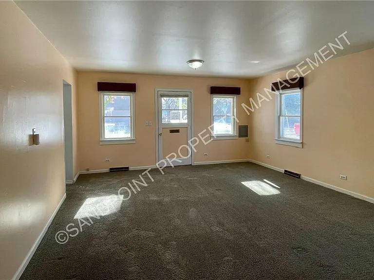 920 Larch St — Photo 6
