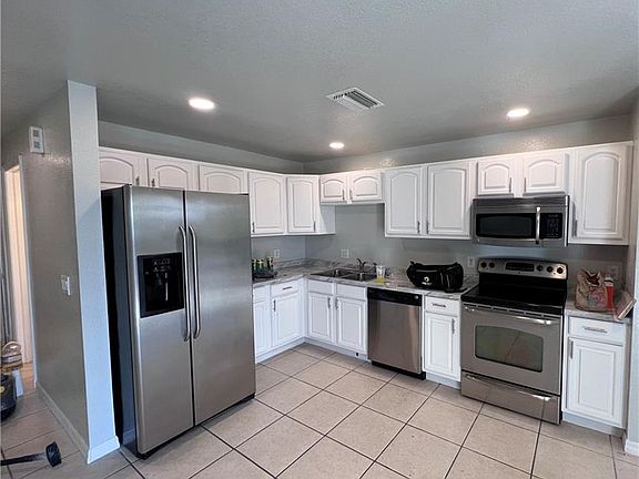 3rd image of 221-223 Ivan AVE S