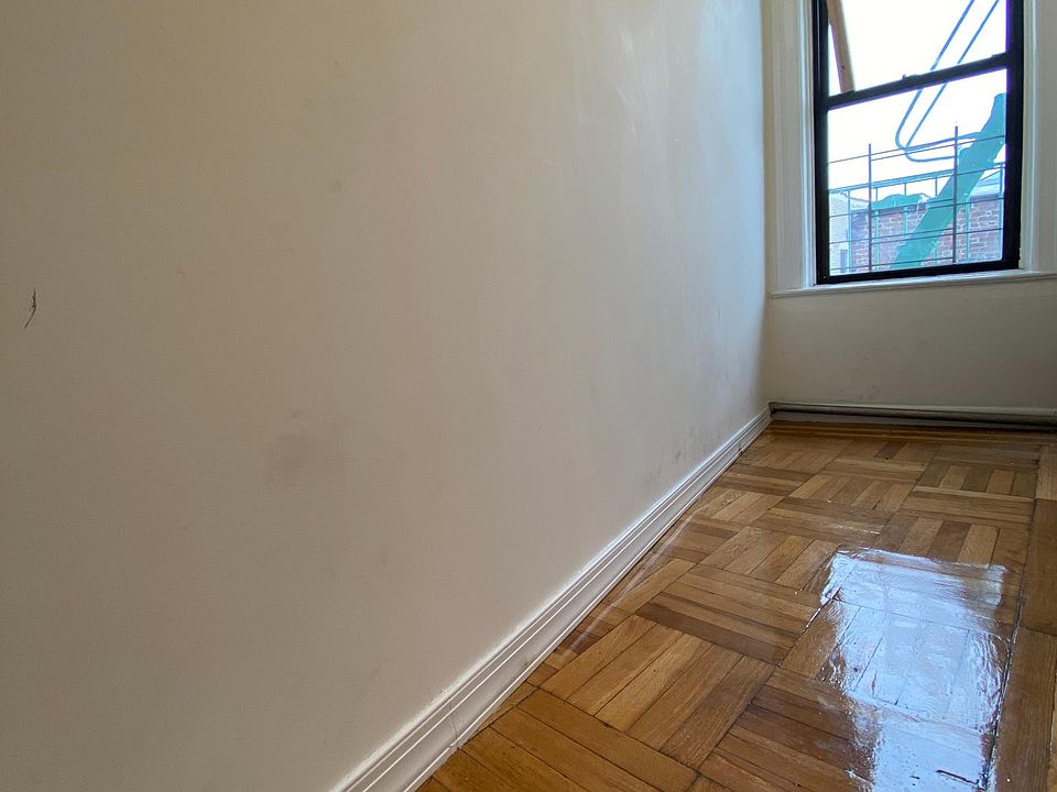 2nd image of 2462 Webb Ave