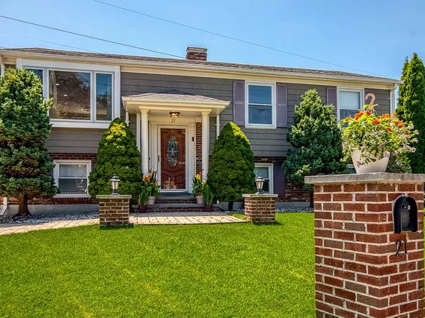 21 Cardosi Ct, Pawtucket, RI 02861