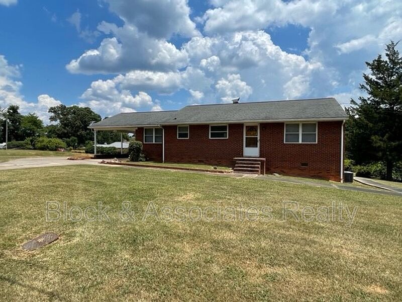 1st image of 1542 N Tremont Dr