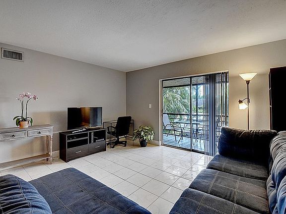 4th image of 1291 NW 13th St APT 446D