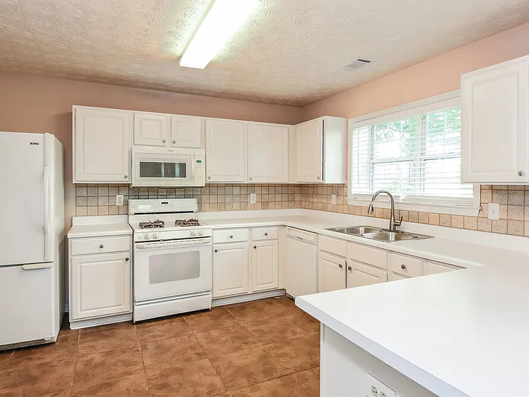 1675 Berrywood Way — Photo 9