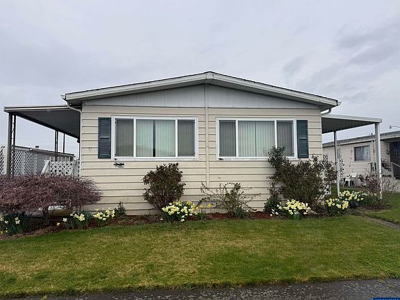 2nd image of 5422 Portland Rd NE Unit 24