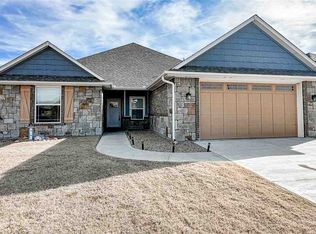 1009 NE Scissortail Dr, Lawton, OK 73507