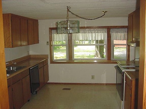 3rd image of 653 E Altman Dr