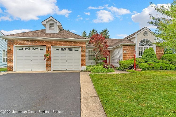 1st image of 107 Canterbury Ln