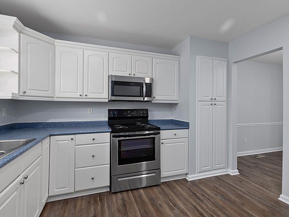 3rd image of 5702 Three Oaks Dr