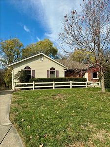 336 SE Brownfield Dr, Lees Summit, MO, 64063
