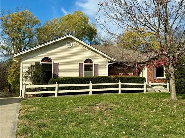 336 SE Brownfield Dr, Lees Summit, MO 64063