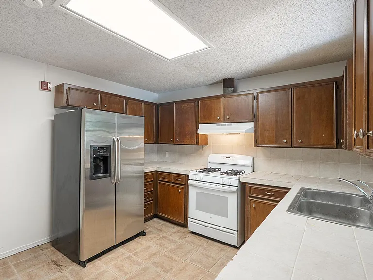4616 E Cesar Chavez St — Photo 13