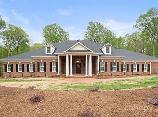 4042 NW 4th Street Ln, Hickory, NC 28601