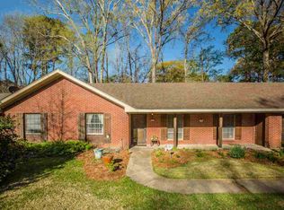 5621 Warwick Dr, Jackson, MS 39211