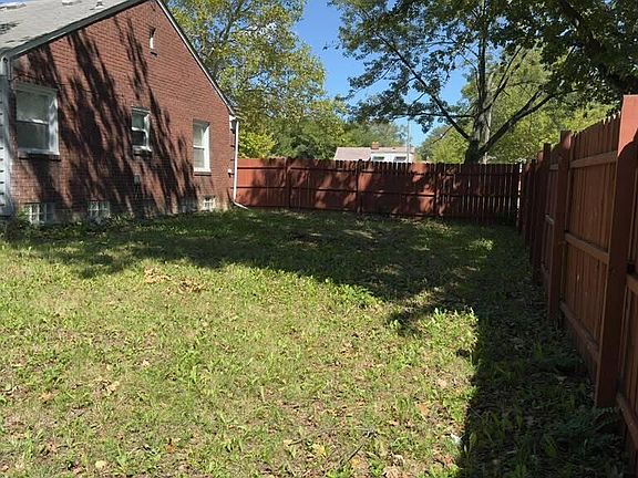 2nd image of 18942 Moross Rd
