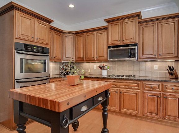 4th image of 130 Mockernut Cir