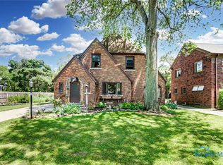 2226 Meadowwood Dr, Toledo, OH 43606