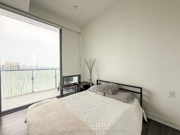 50 Charles St E #3009 — Photo 6