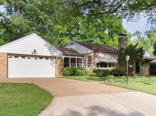 253 Turf Ct, Saint Louis, MO