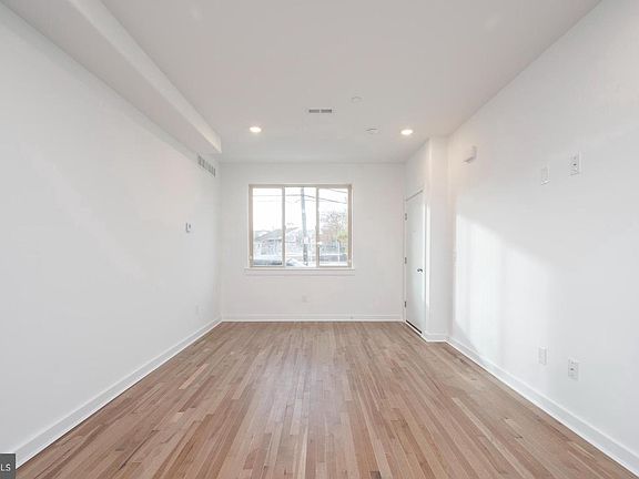 3rd image of 725 N 39th St #1