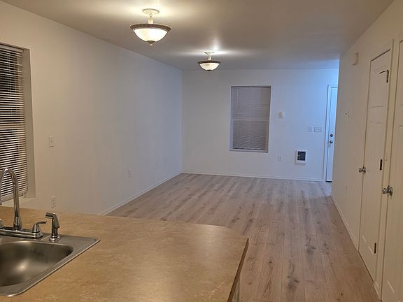 2nd image of 128 N Lincoln St