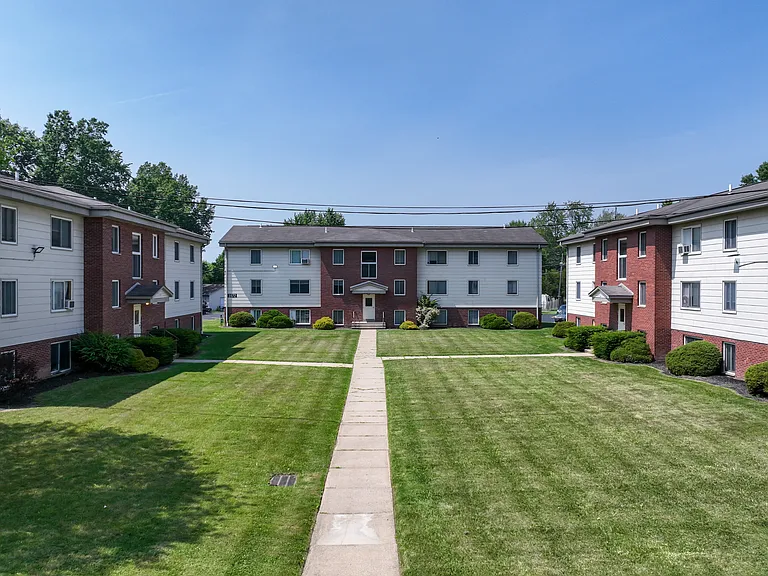 Seneca Oaks — Photo 19