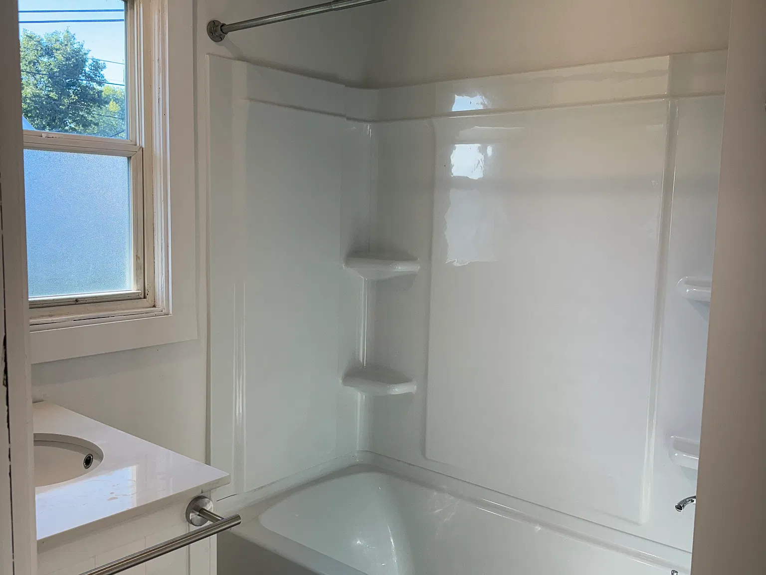Bathroom with tub/shower