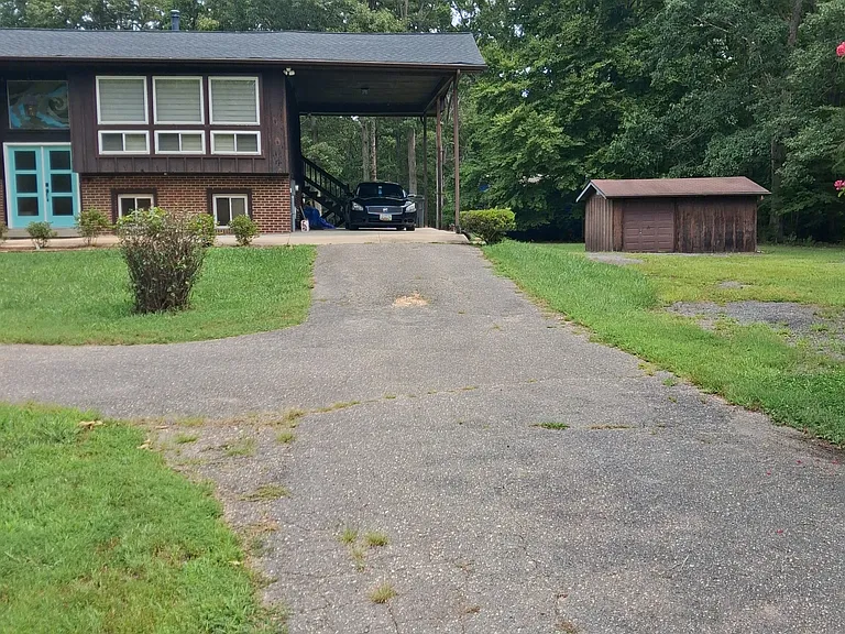 Laurel Dr — Photo 2