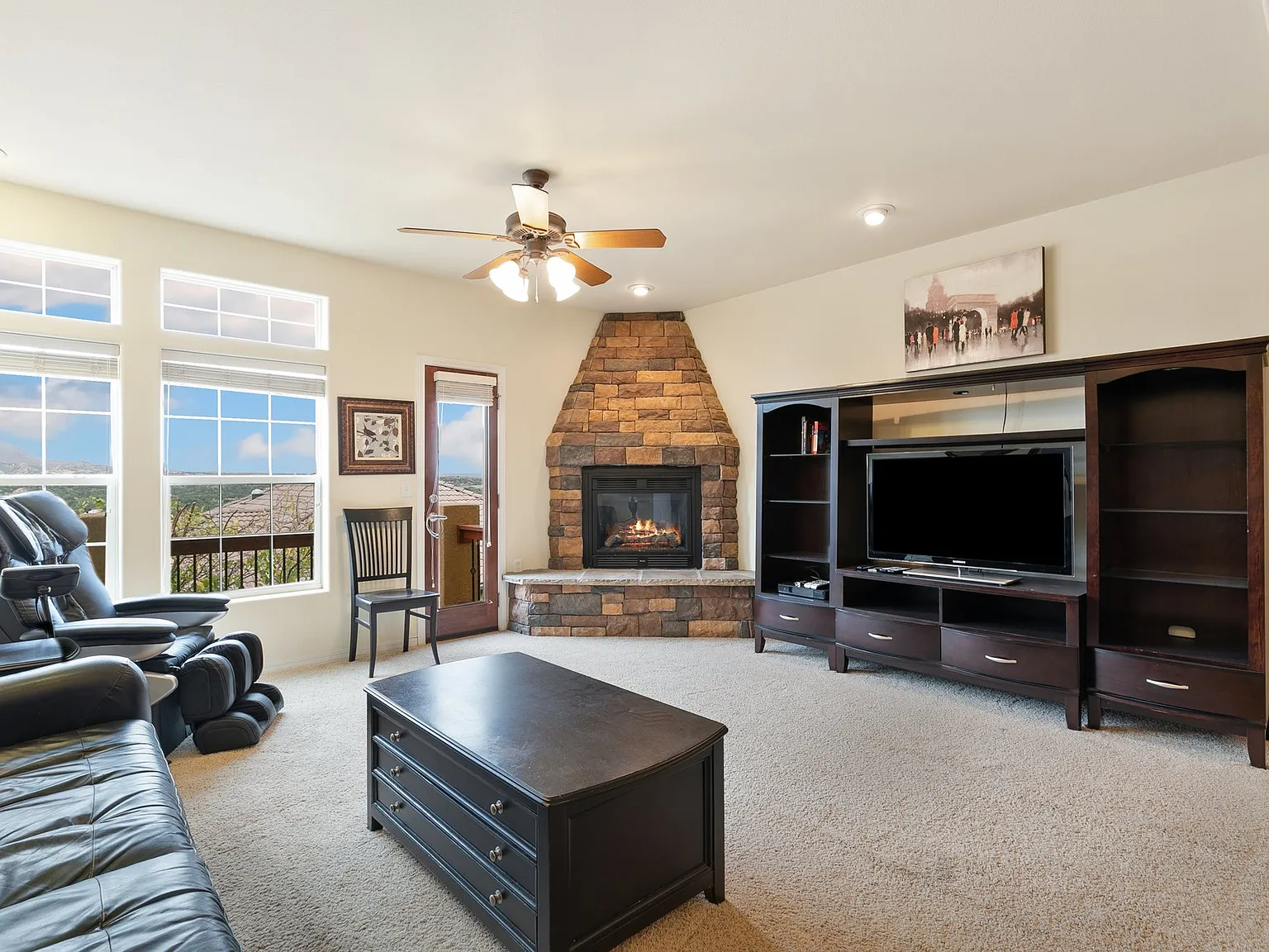 3 bed, 2366 sqft, $2,200 — Photo 4