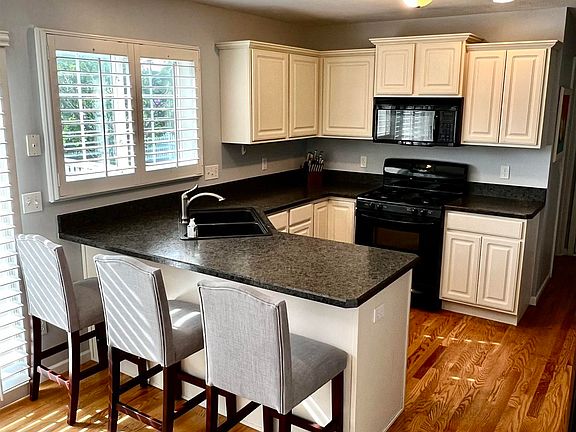 3rd image of 509 Loveland Pass Ct