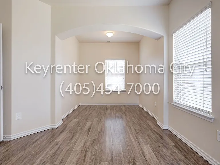 2409 Rosa Cir — Photo 23