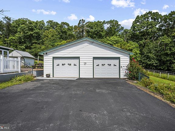 3rd image of 1195 Loop Rd