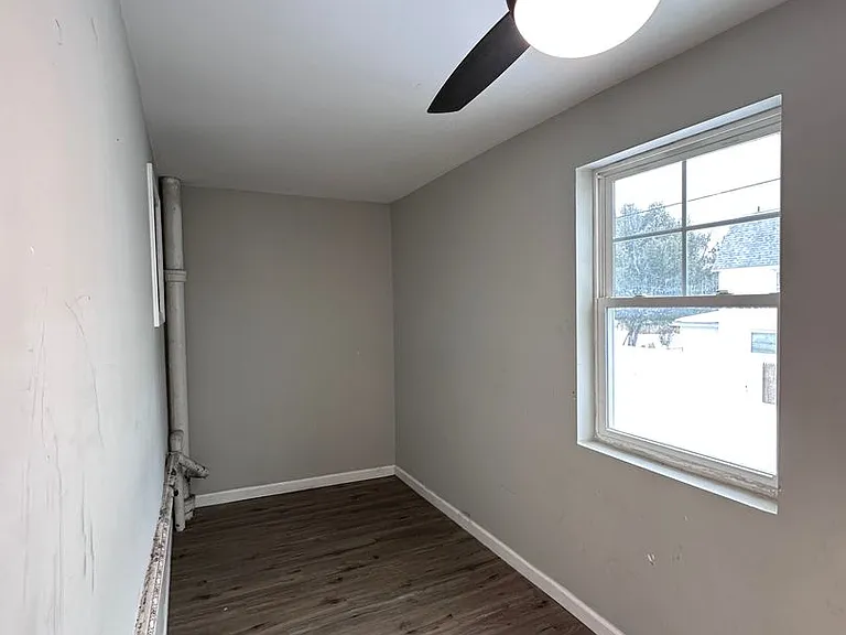 408 New Grove St — Photo 8