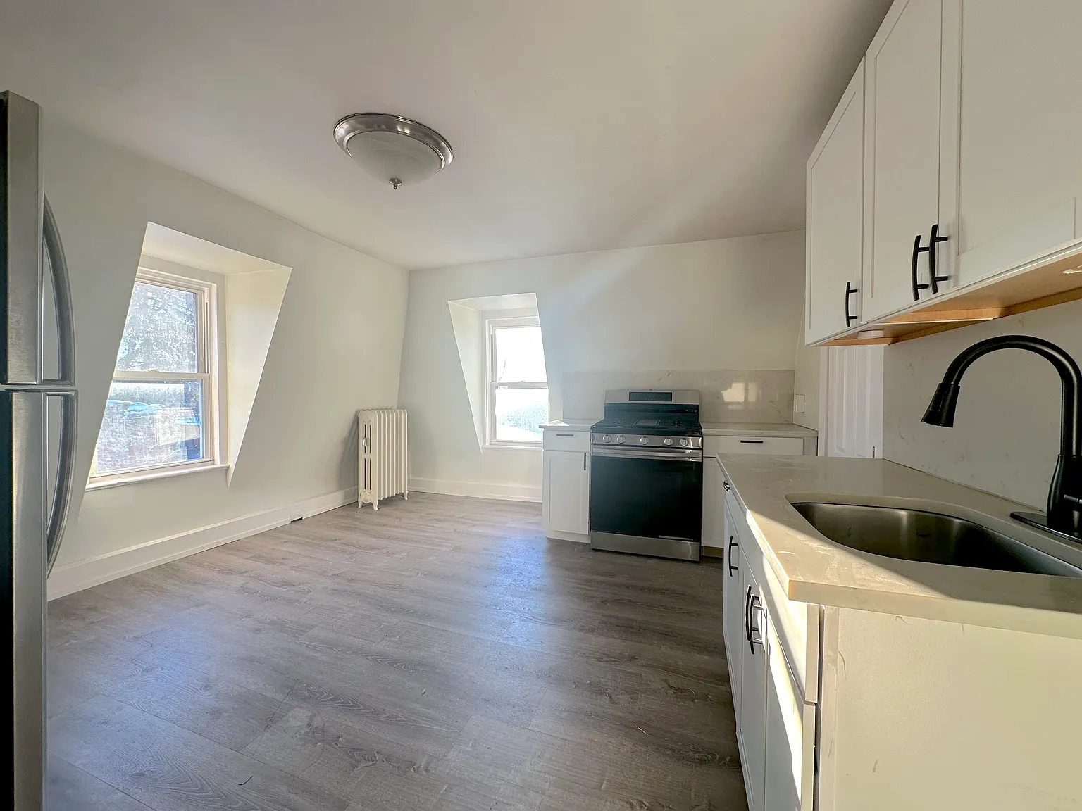 2 bed, 1100 sqft, $1,975 — Photo 3