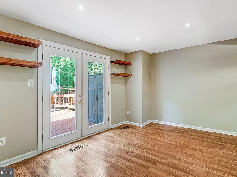 8525 Koluder Ct — Photo 7