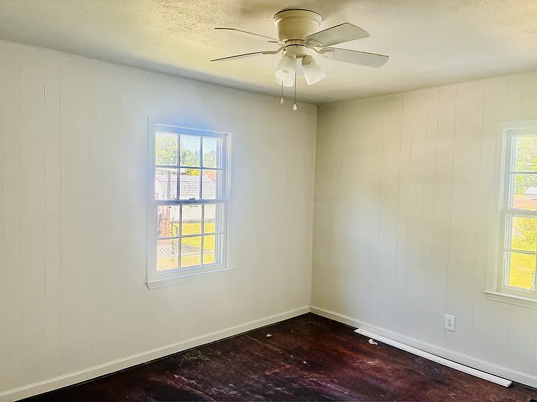 806 Miller Ave — Photo 4