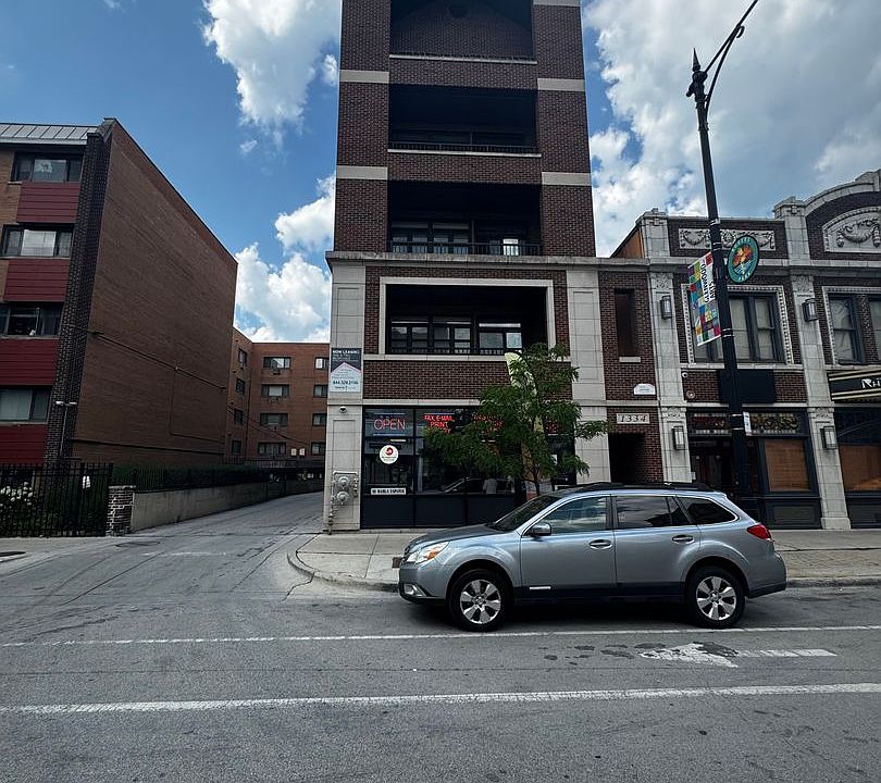 1st image of 1334-36 W Morse Ave #402
