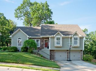 2104 SW Brookshire Dr, Blue Springs, MO 64015