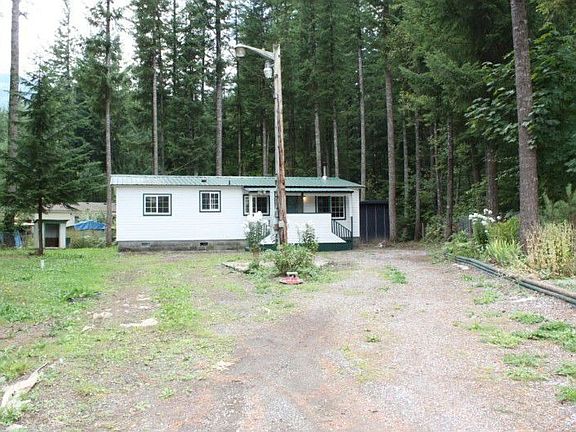 Front Yard with Lots of Parking Space
