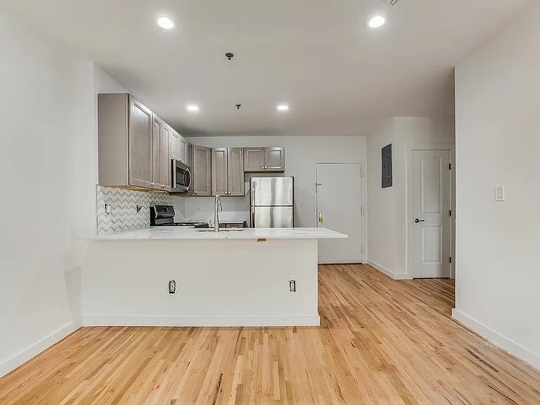 202 Grand St #4F — Photo 5