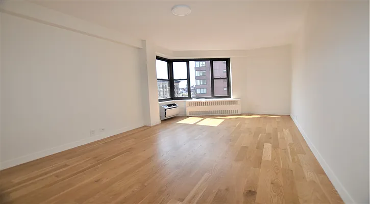 Rented by Manhattan Realty Group | media 14