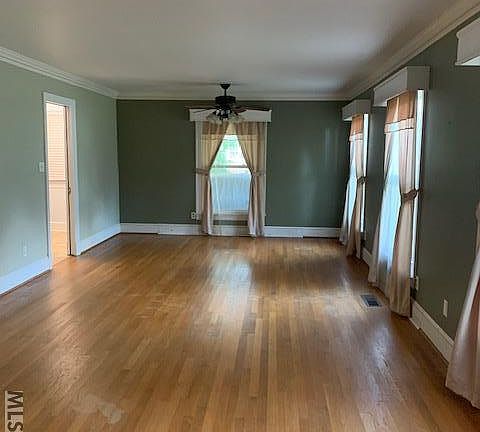 5th image of 205 Laurel St