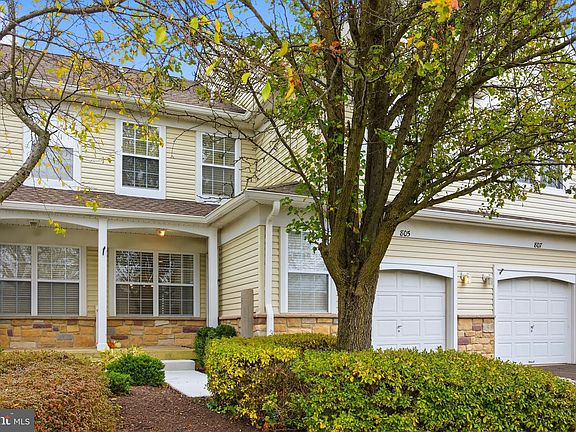 2nd image of 805 Breckinridge Ct #94
