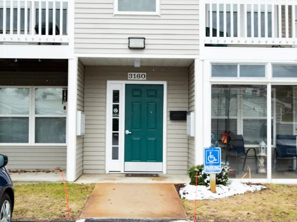 3160 Poplar Creek Dr SE Unit 104, Kentwood, MI 49512