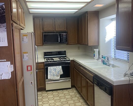5th image of 3723 Emerald St APT B