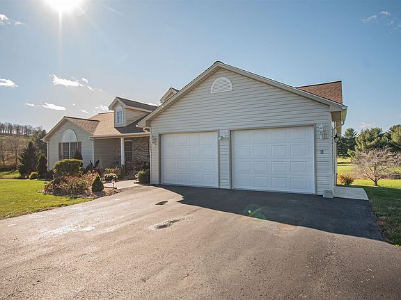 3rd image of 2725 Big Valley Dr