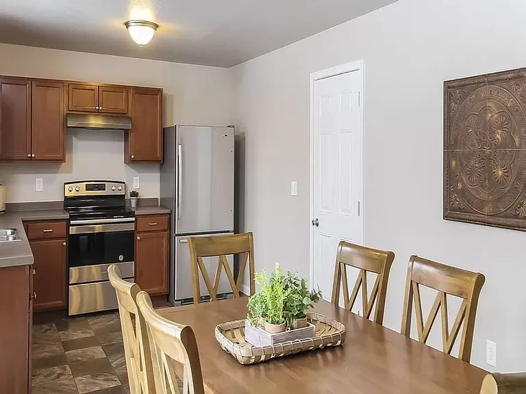 1040 Broken Ridge Dr — Photo 5